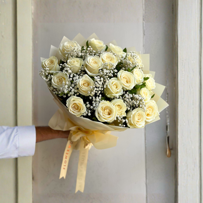 Darling dearest (20 stems with baby's breath)