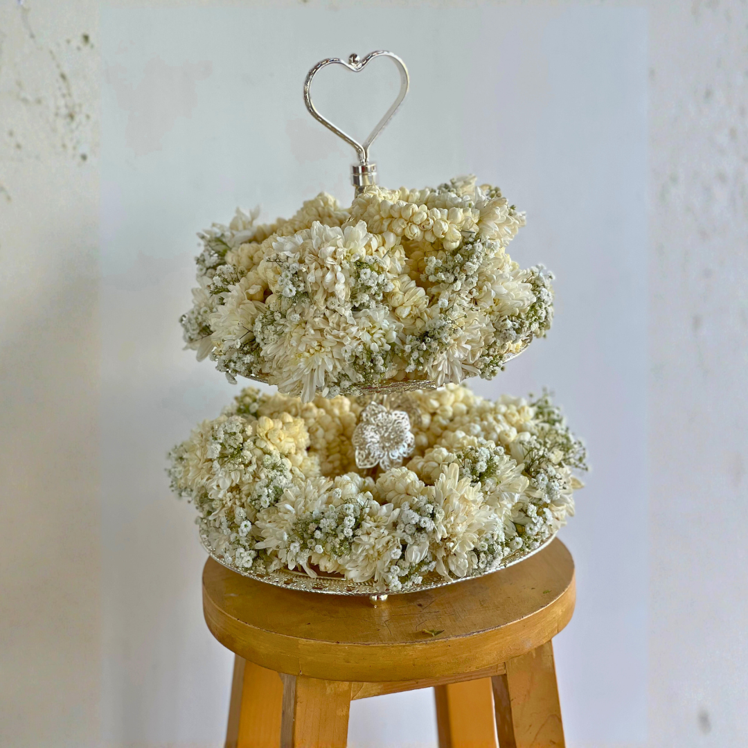 Motia with Chrysanthemum Gajray