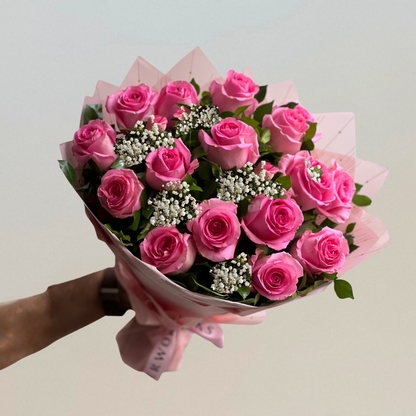 Darling dearest (20 stems with baby's breath)